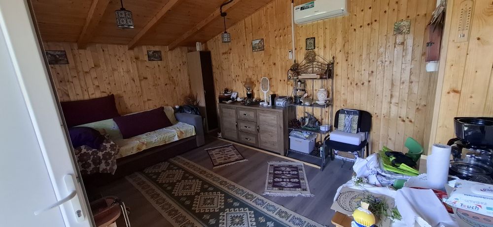 Cabana si teren 660 m²