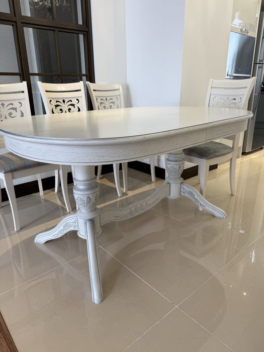 Кухонный стол и стулья