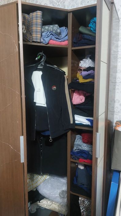 Продается угловой шкаф