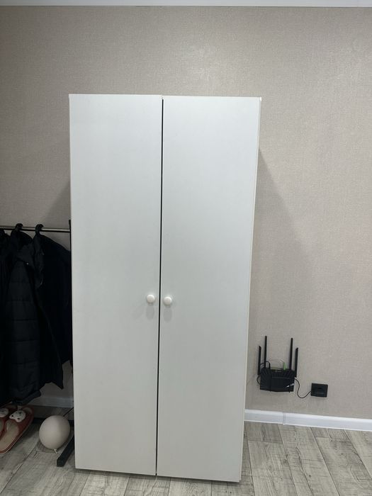 Продам белый шкаф