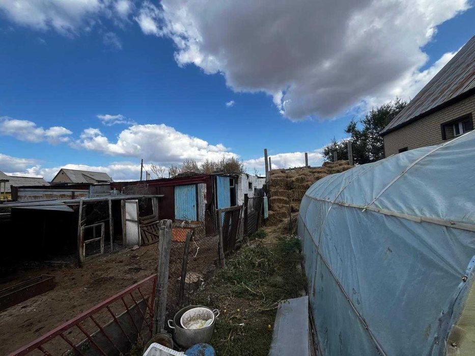 Продам двух этажный дом