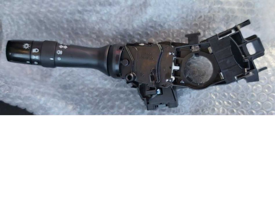 Лост светлини и чистачки за Toyota Auris (NRE15, ZZE15, ADE15, ZRE15)