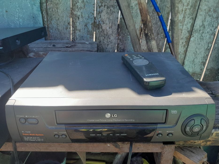 Продам  DVD караоке   видио магнитофон.