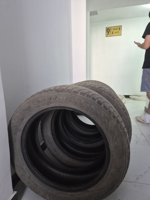 Продам шины 235/55/19