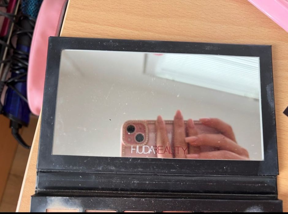 Huda Beauty палитра за очи/сенки