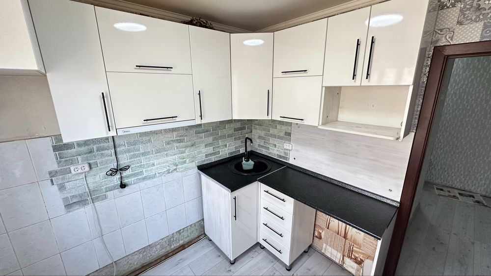 Трехкомнатная 2 этаж пр Абая