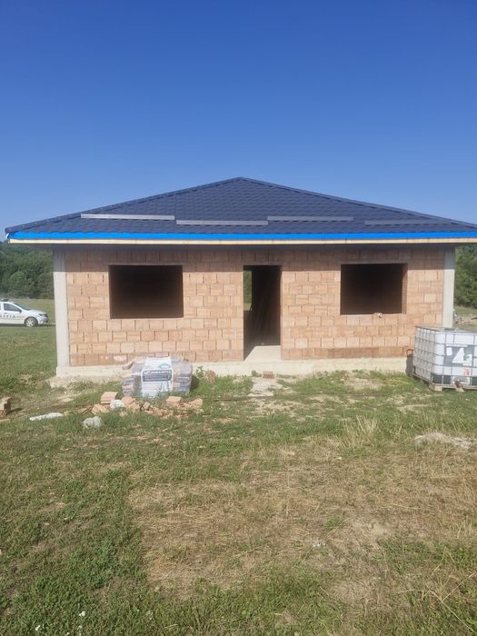 Casa la rosu, 130 mp,