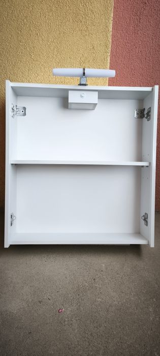 Шкаф за баня с огледало