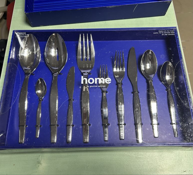 Set tacâmuri din otel inoxidabil 45 de piese Home by Gourmet Settings!