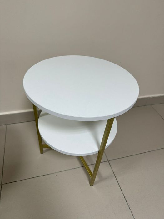 Продам столик, стол.