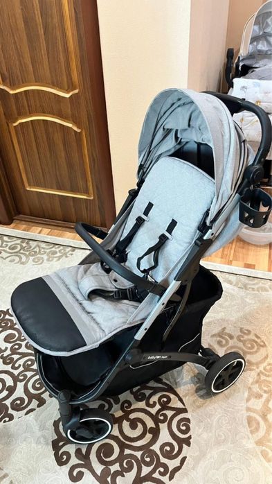 Продам прогулочную коляску.