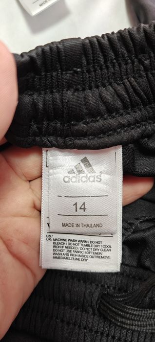 Продам спортивный костюм