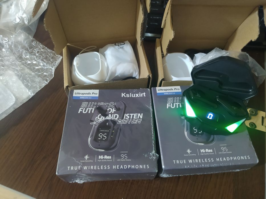 Продам запечатоные наушники