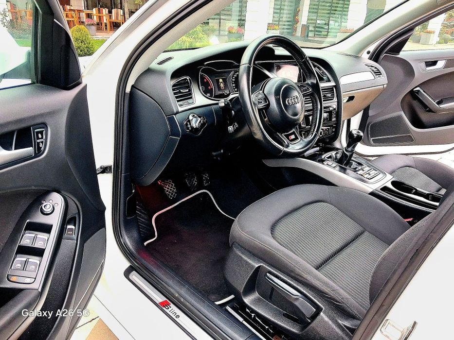 Audi A4 sline  2,0 diesel euro 5  2013 

   AUDI A4  sline  2,0 TDI .