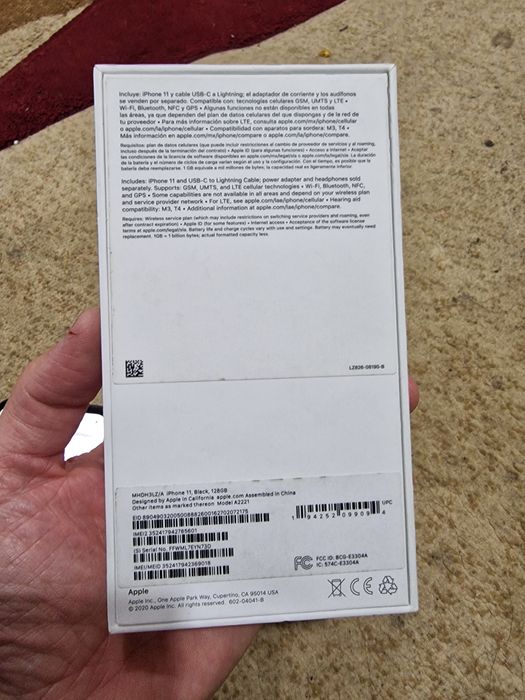 iPhone 11.  128 GB.  Emkost 82 %  Umuman Kamchiligi yòq  100% Radnoy