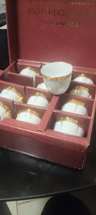 Чаши от фин порцелан ръчна изработка със златен орнамент