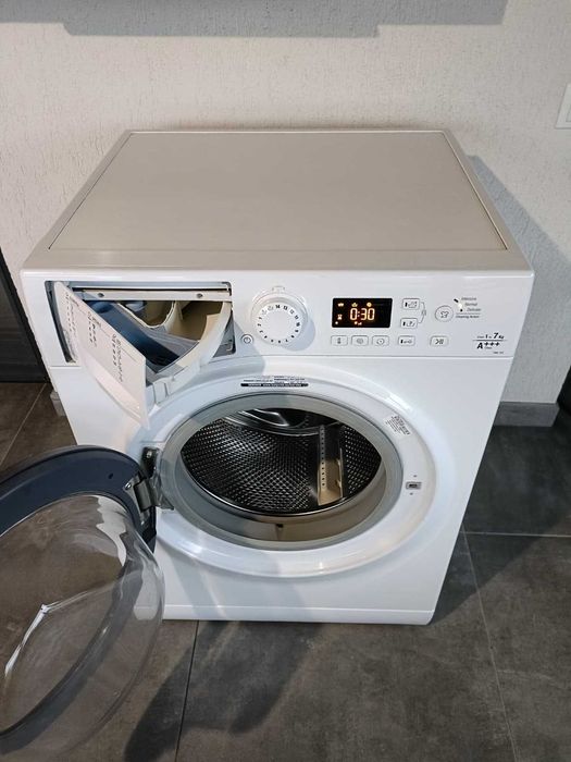 Masina de spalat rufe Ariston 1200 rpm program scurt de spalare