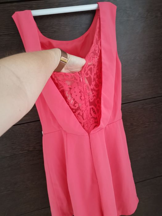 Salopeta scurta roz cu dantela