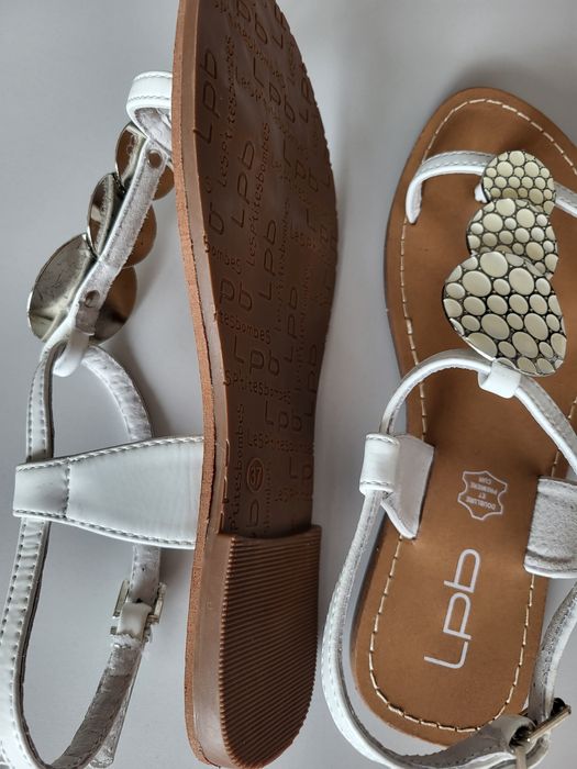 Сандали дамски нови.