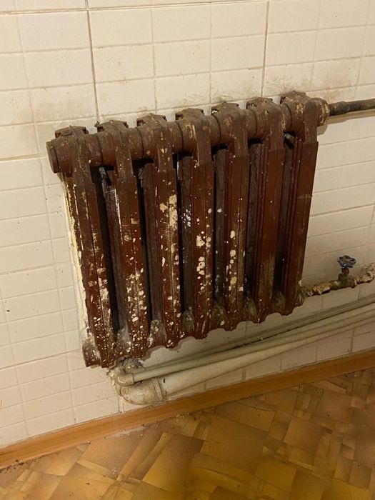 Продаётся чугунный радиатор на 9 секций