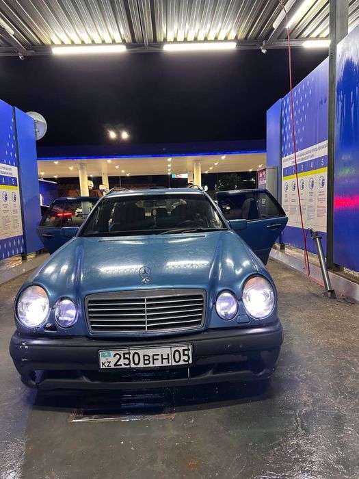 Mersedes benz E- class 1998