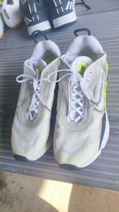 Nike Air Max 2090 в расцветке White Volt