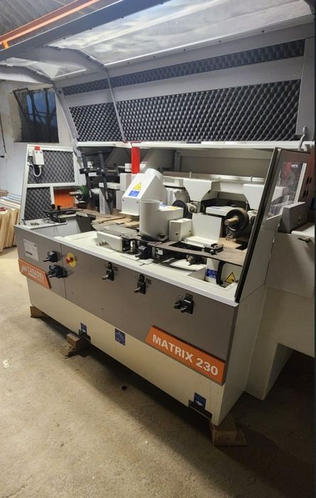 Masina de prelucrat pe 4 fețe