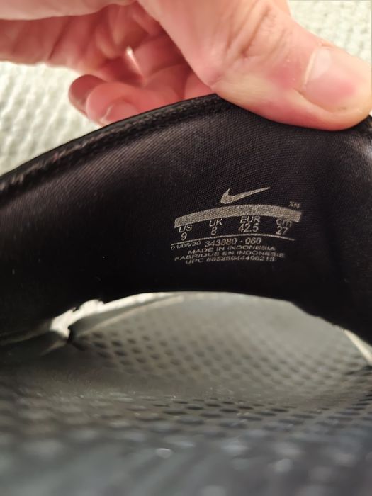 Nike slides 42.5