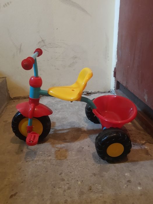 Продавам  детска триколка