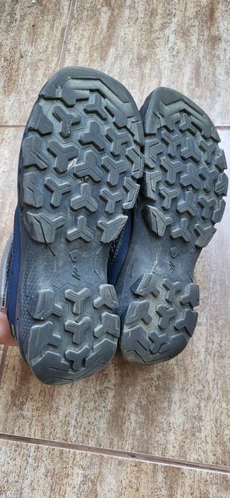 Pantofi incaltaminte sport de drumetie Quechua