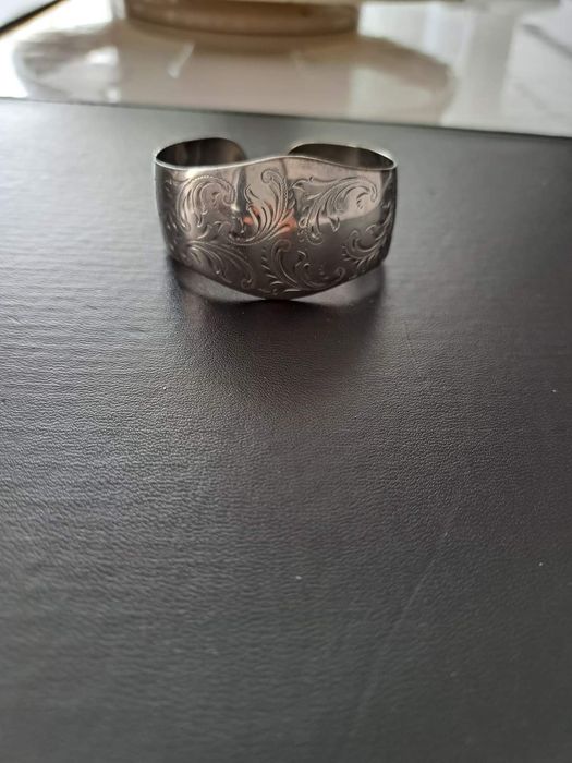 Сребърна старинна немска авторска твърда гривна