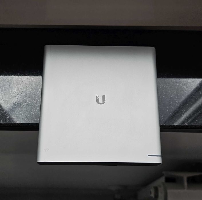 Ubiquiti UniFi Cloud Key Gen2+ (UCK-G2-PLUS) без HDD