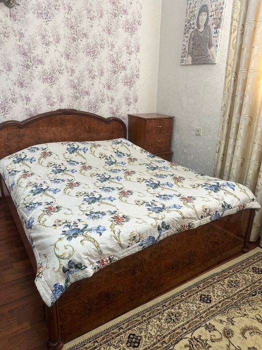Продается спальная: постель, шкаф и комод