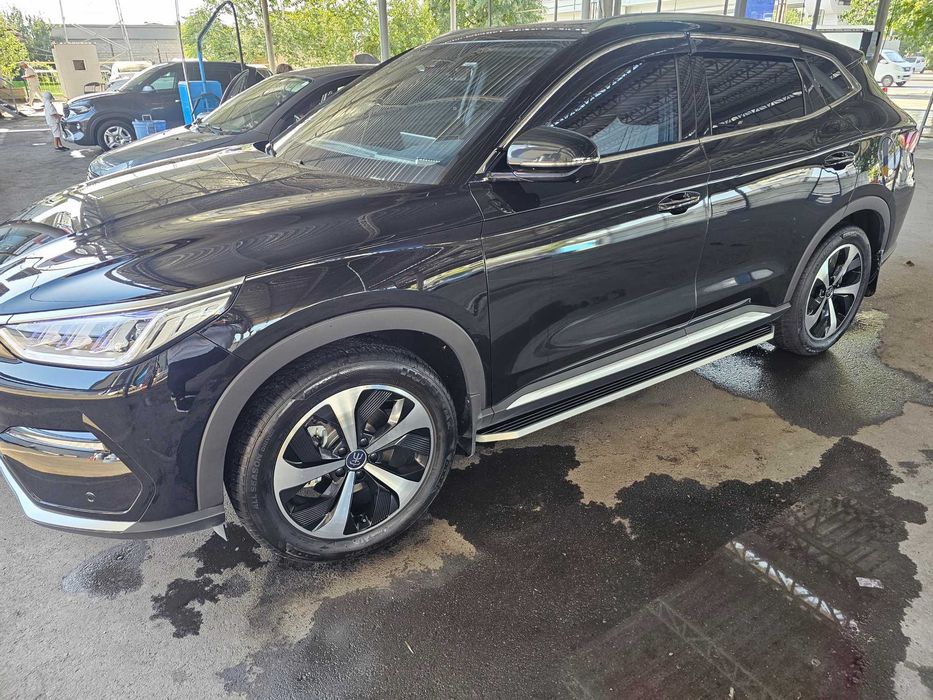 BYD Song Plus EV 2022 — 50 000 km, ideal holatda, zavod bo‘yog‘i