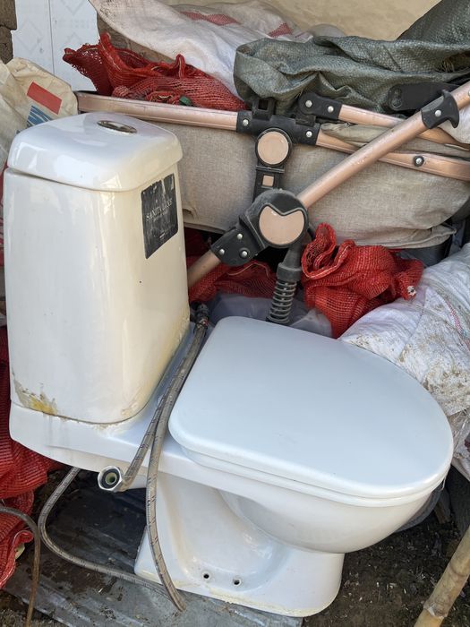 Унитаз жұмыс істеп тұр тез арада сатылад