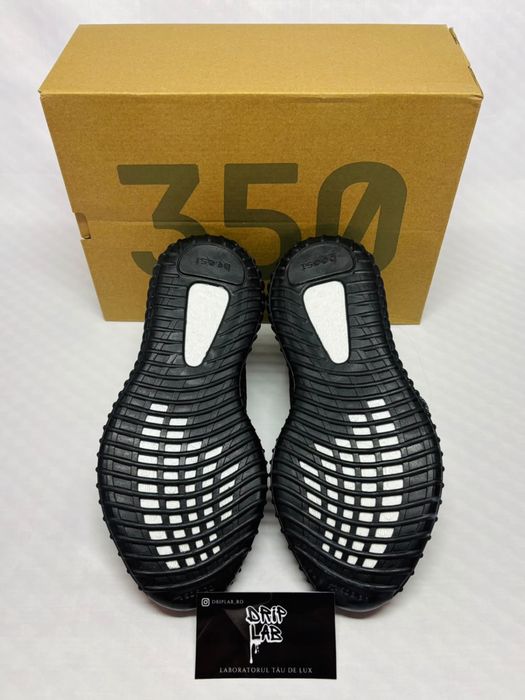 Yeezy 350 Black Static