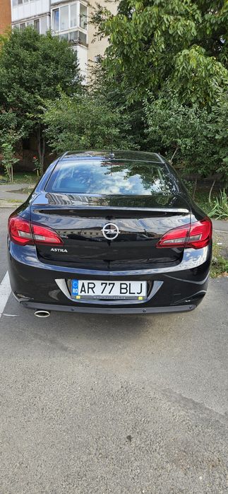 Opel Astra J sedan