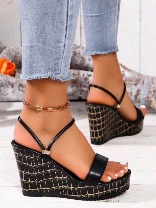 Salopeta noua cu eticheta & papuci & sandale