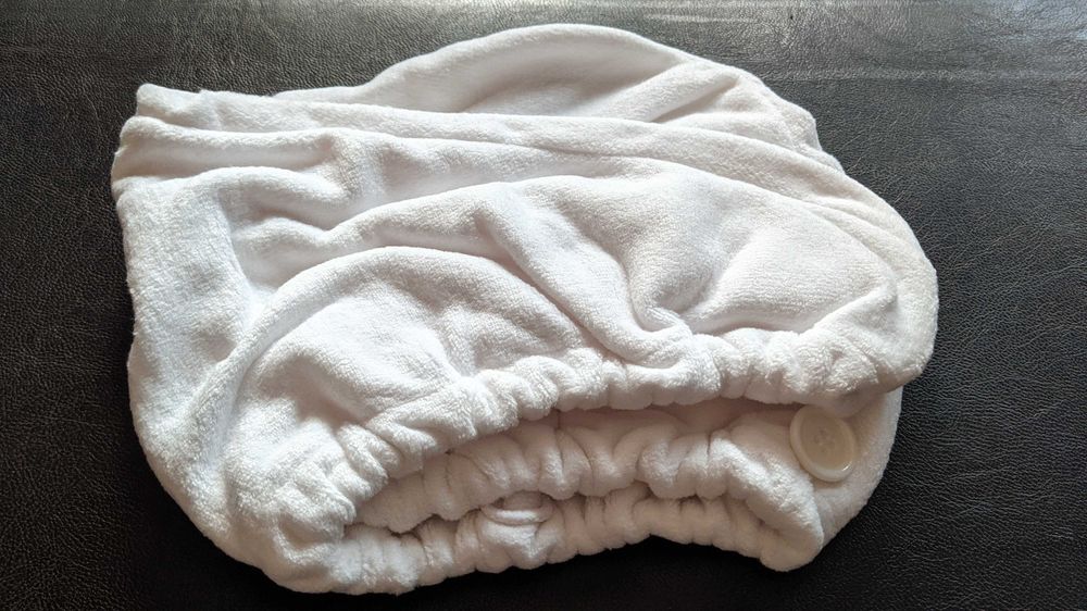 Prosop-turban cadou la setul papuci si prosop PLANET SPA , marca Avon