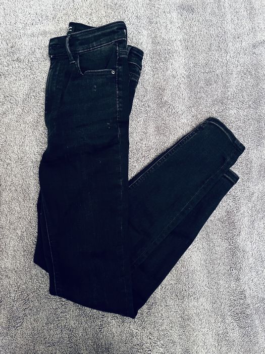 Vand hainute din garderoba proprie la preturi foarte mici