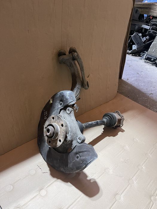 Fuzeta stanga fata Audi A8 4H 3.0 CDTA 4H0407241J an 2011-2017