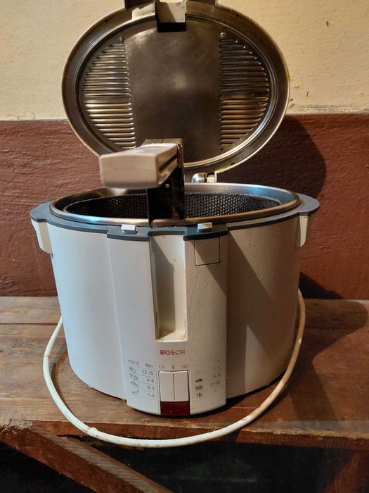 Продавам фритюрник BOSCH
