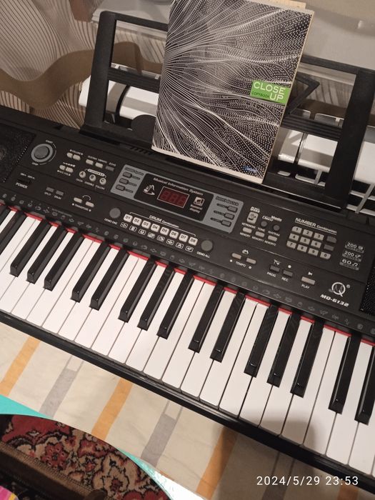 Продам синтезатор