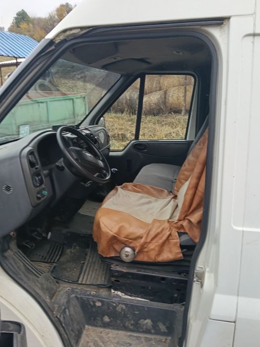 Vând Ford Transit