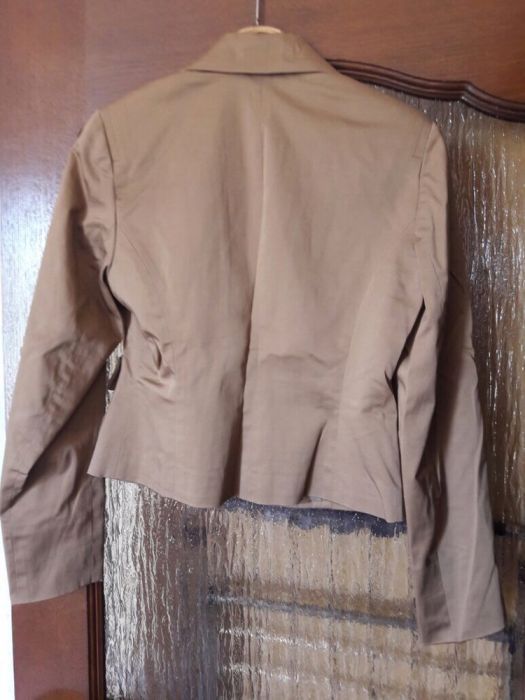 Продам женские костюмы