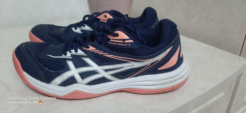 Обувь спортивная для волейбола