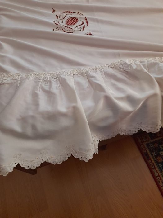 Покривка за спалня плюс възглавница - рязана бродерия