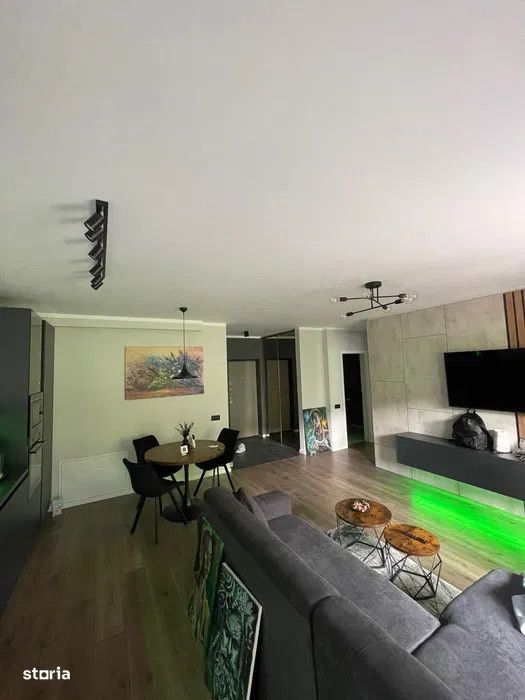 Apartament cu 2 camere, 53 mp, balcon, zona Teilor