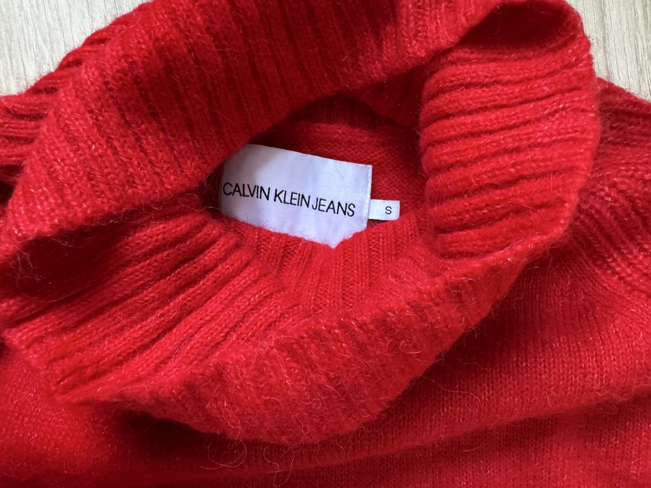 Пуловери Calvin Klein