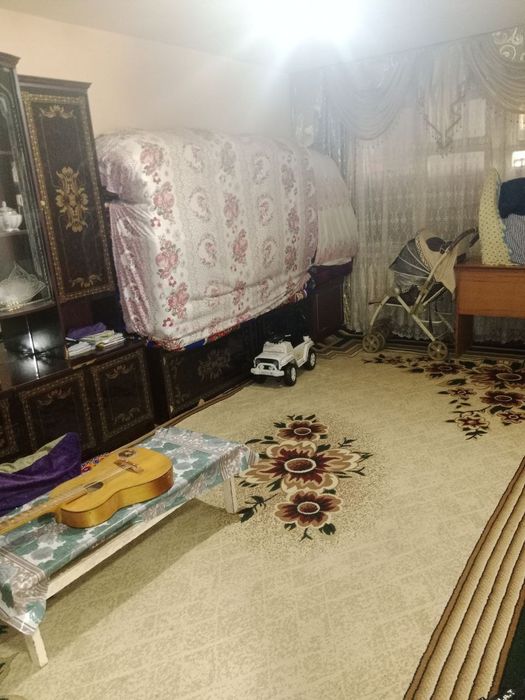 Марказда 2 хонали квартира сотилади, наваида аркадан кирганда